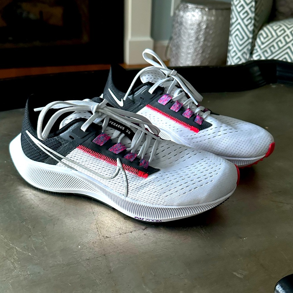 Women’s Nike Zoom Pegasus 38 sneakers in size 7.5